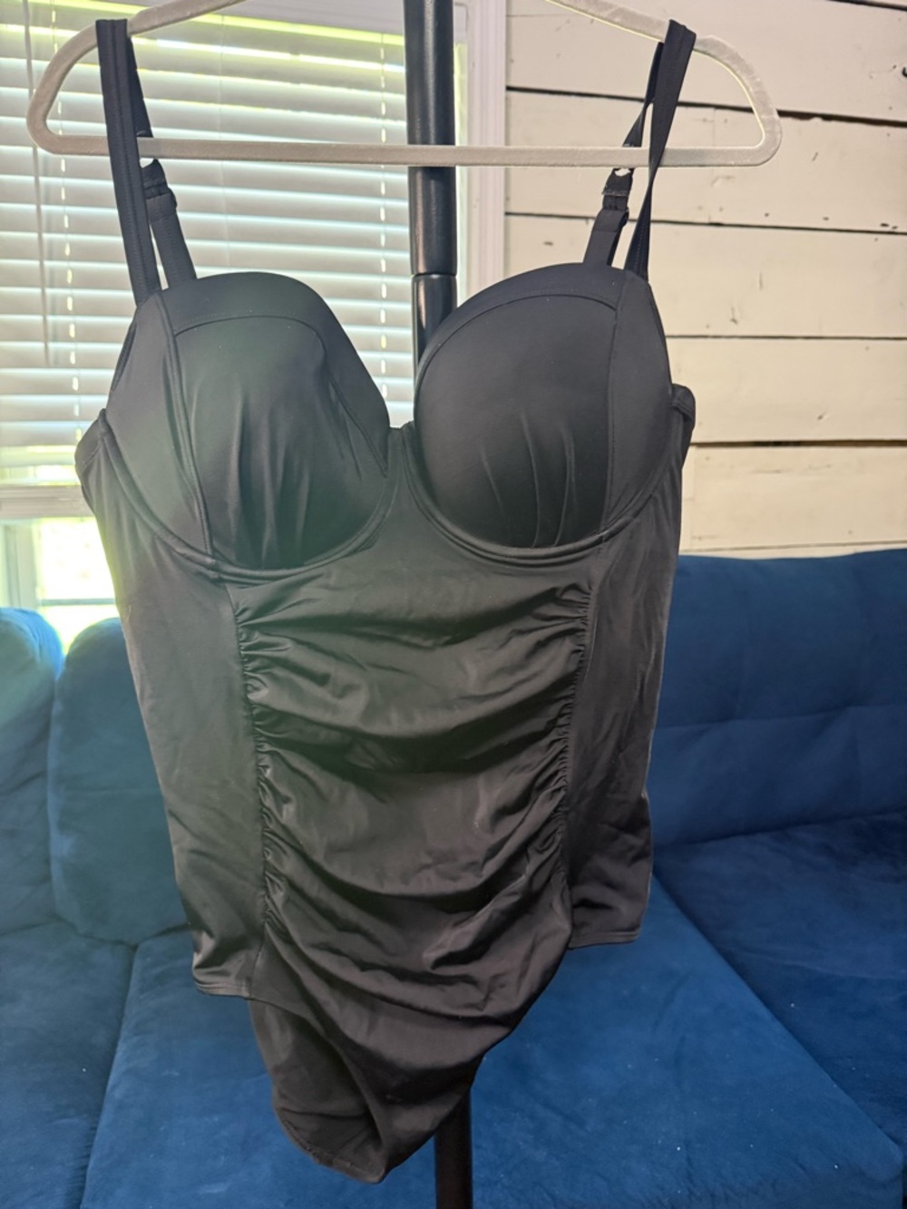 Black Shaping swimsuit with Underwire Cups